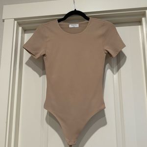 Aritzia Babaton Contour short sleeve bodysuit size S
